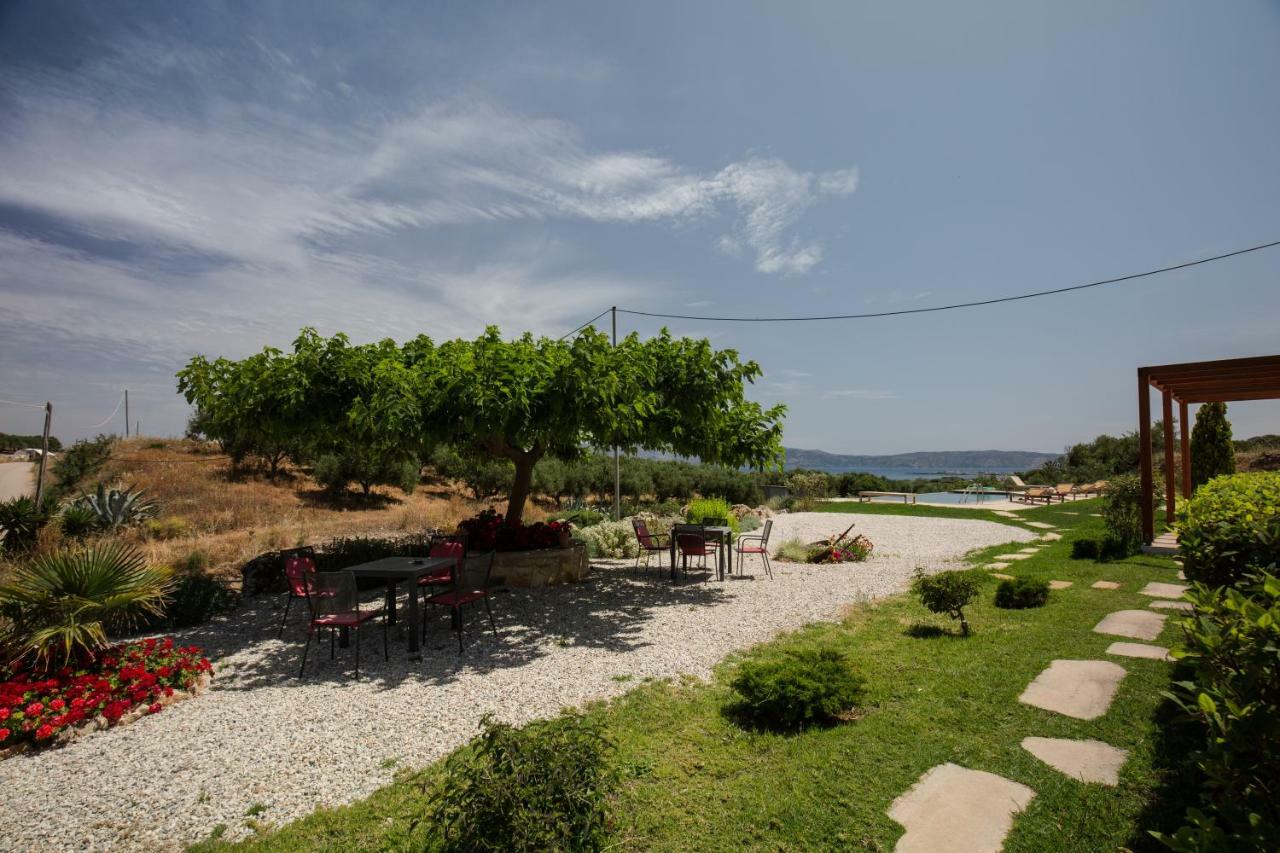 Agarathos Traditional Rooms With Pool Kalivianí Exterior foto